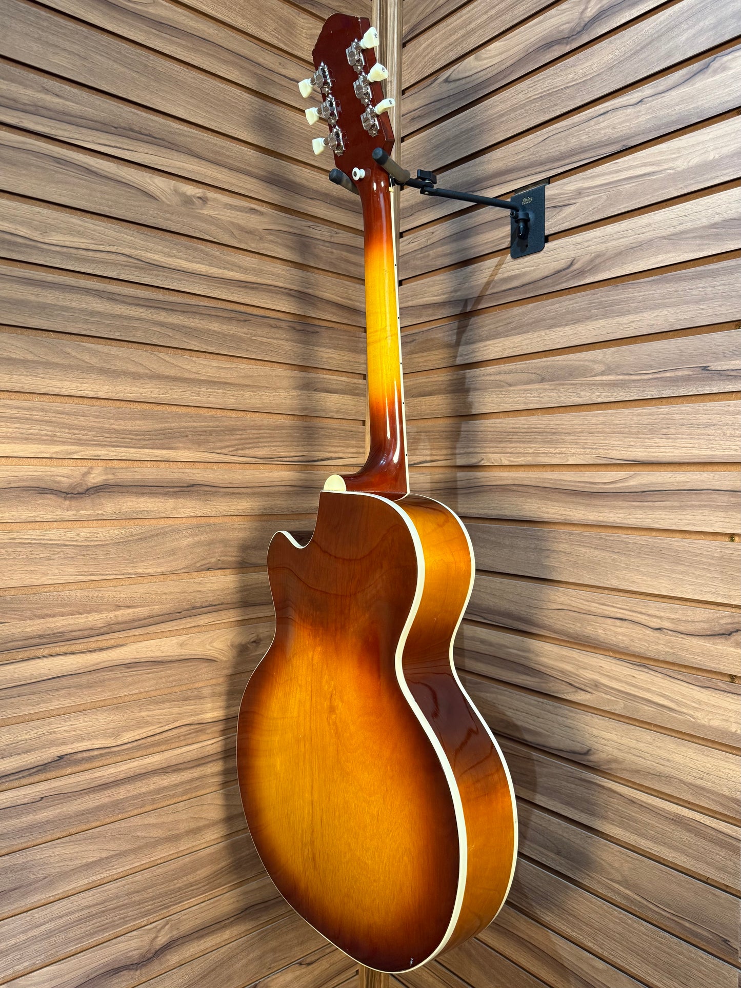 Harmony H1310 Archtop Guitar Vintage - Tobacco Sunburst