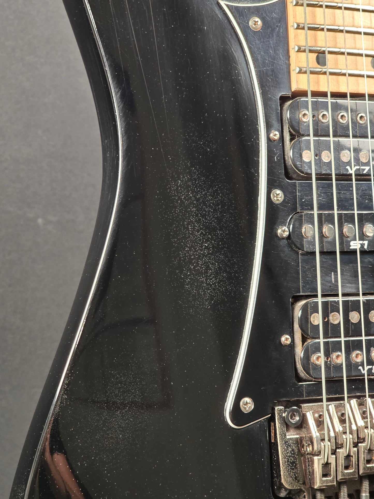 Ibanez RG550 - Black w/ Maple