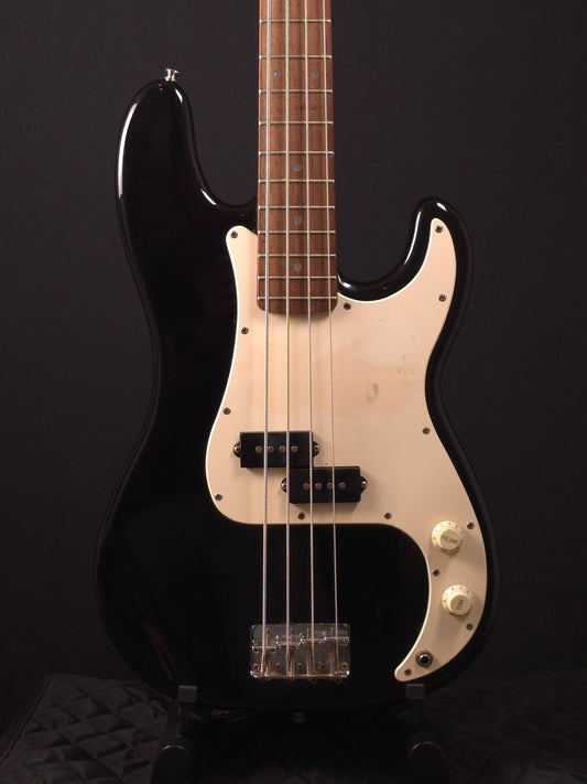 Squier Affinity Series P Bass - Black, White Knobs