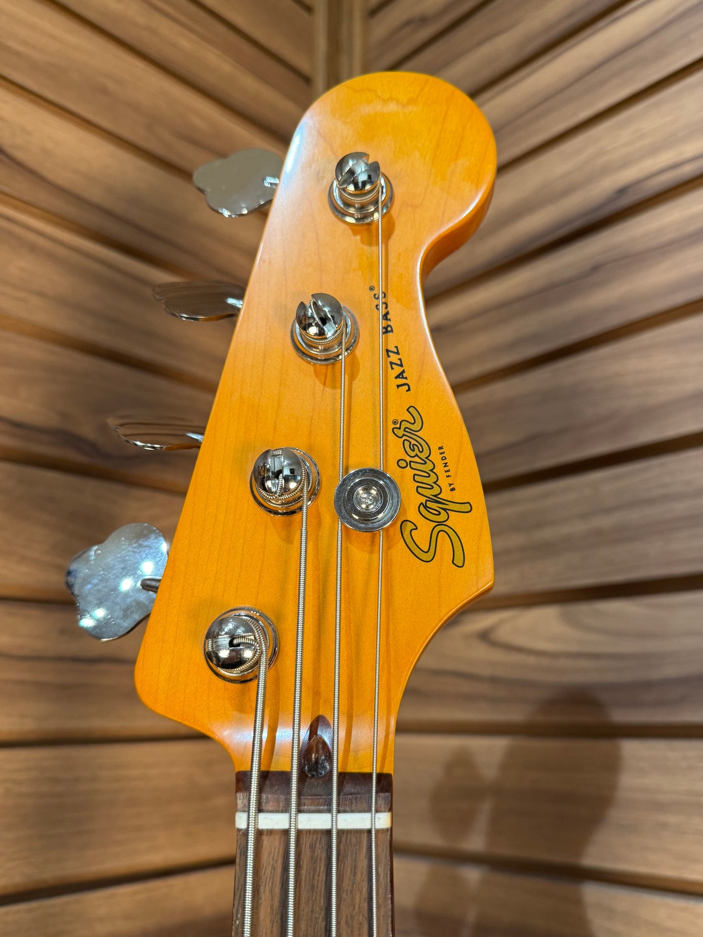 Squire Classic Vibe '60s Jazz Bass Fretless - 3-Color Sunburst