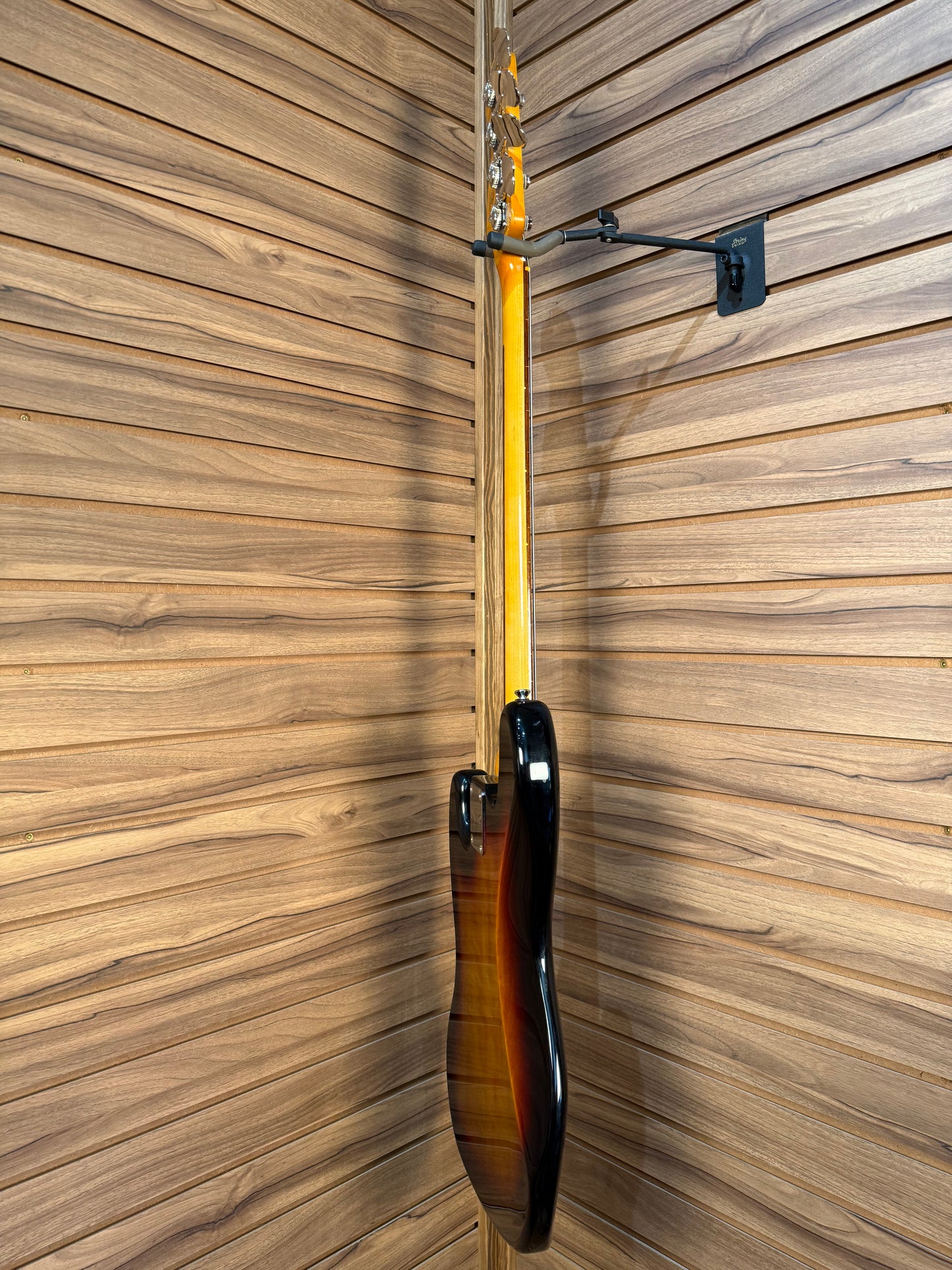 Squire Classic Vibe '60s Jazz Bass Fretless - 3-Color Sunburst