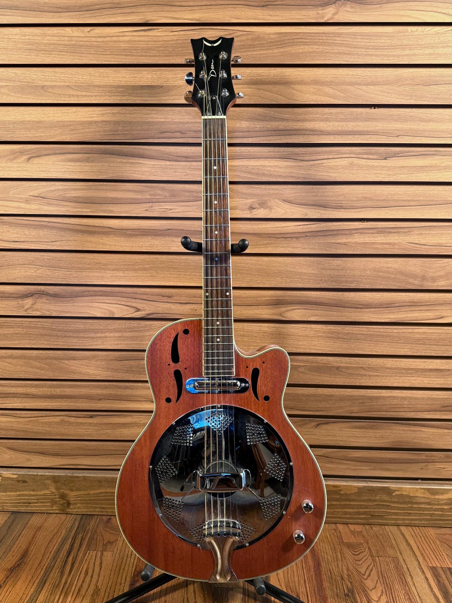 Dean Resonator Cutaway Electric (USED)